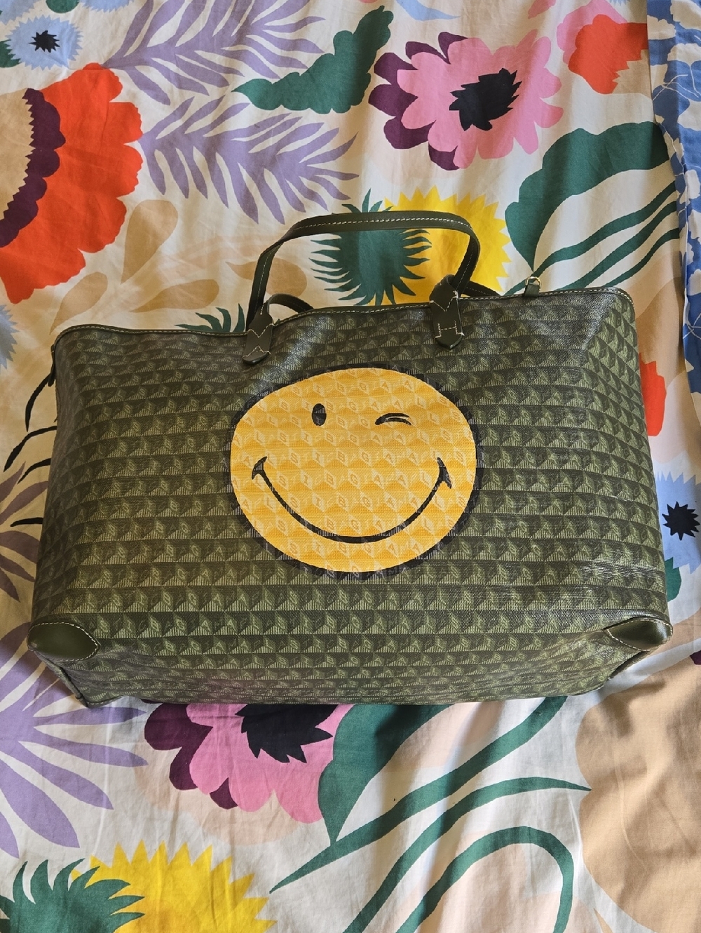 🔥Anya Hindmarch Olive Green Smiley Weekender Bag🔥